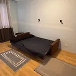 Zoo House Hun Apartament *